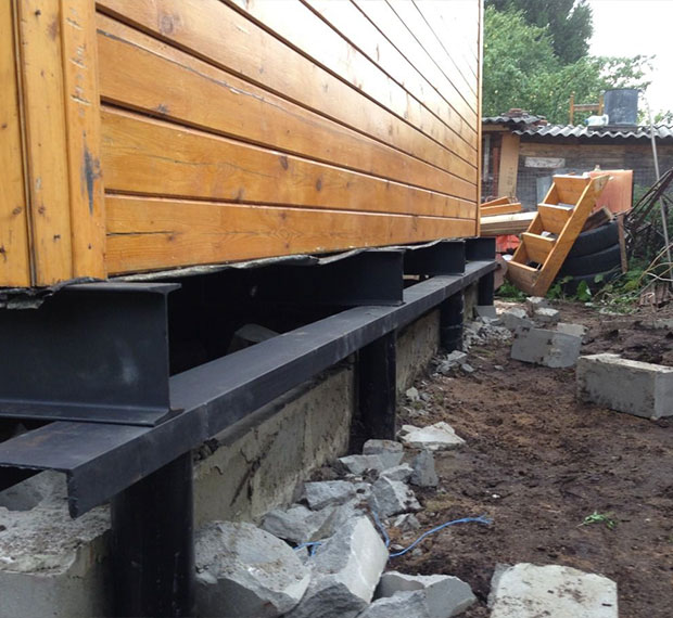 Поднять дом на винтовые сваи в Суздале