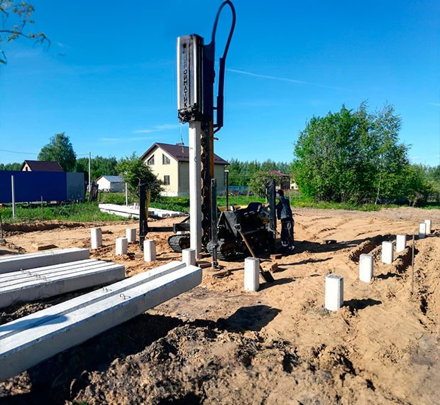 Монтаж фундамента на забивных сваях в Суздале